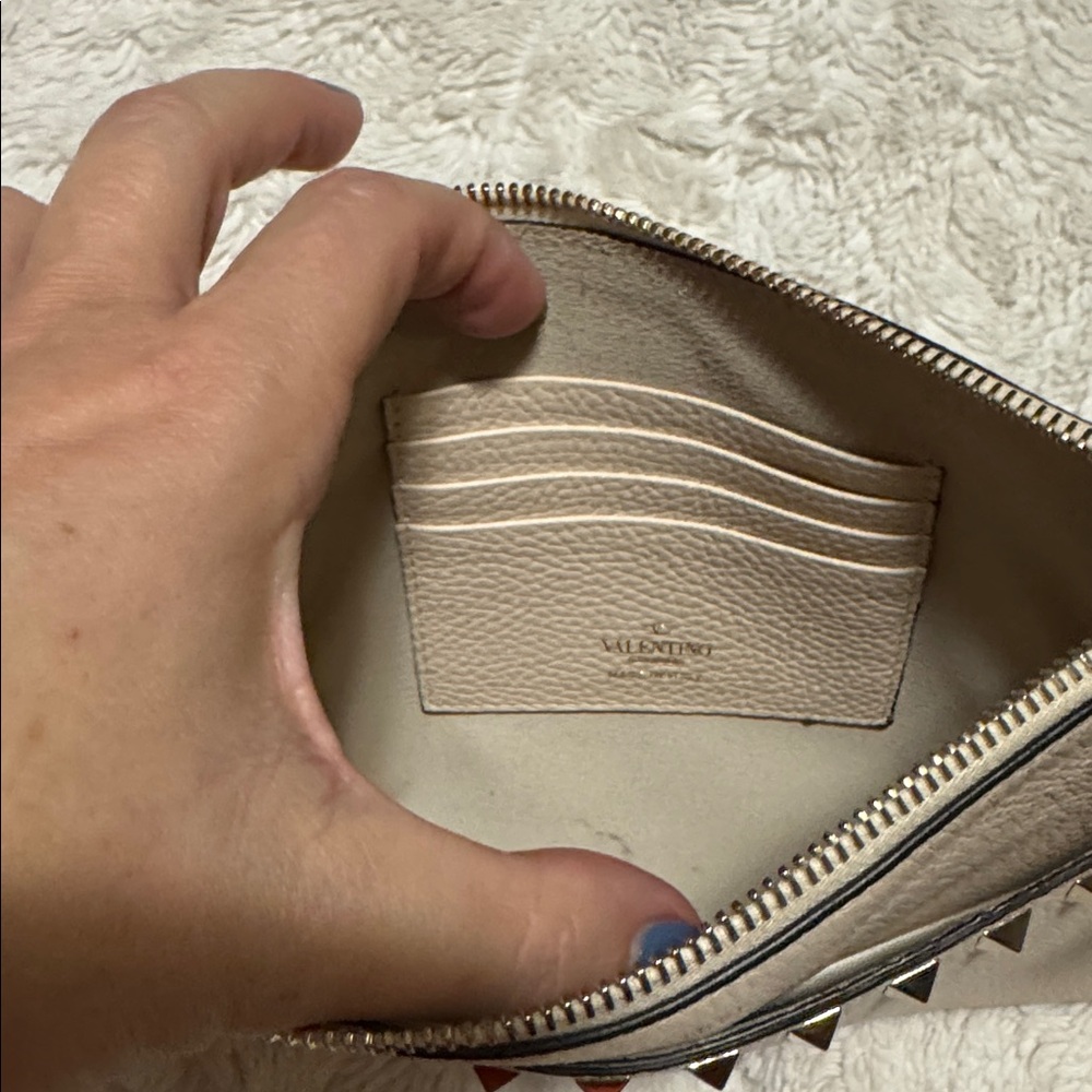 Valentino Garavani Rockstud Wristlet –Ivory Leather w/ Gold Studs +Dust Bag - Picture 5 of 7